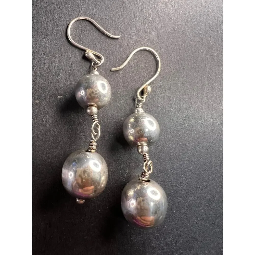 Vintage sterling silver graduated ball dangling earrings
